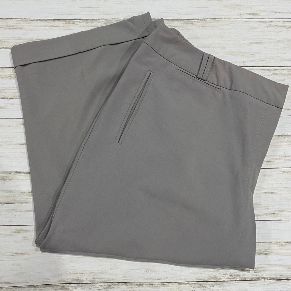 Larry Levine Woman Capri Dress Slacks